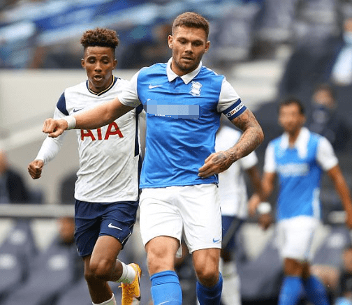 却在密集防 却在密集防